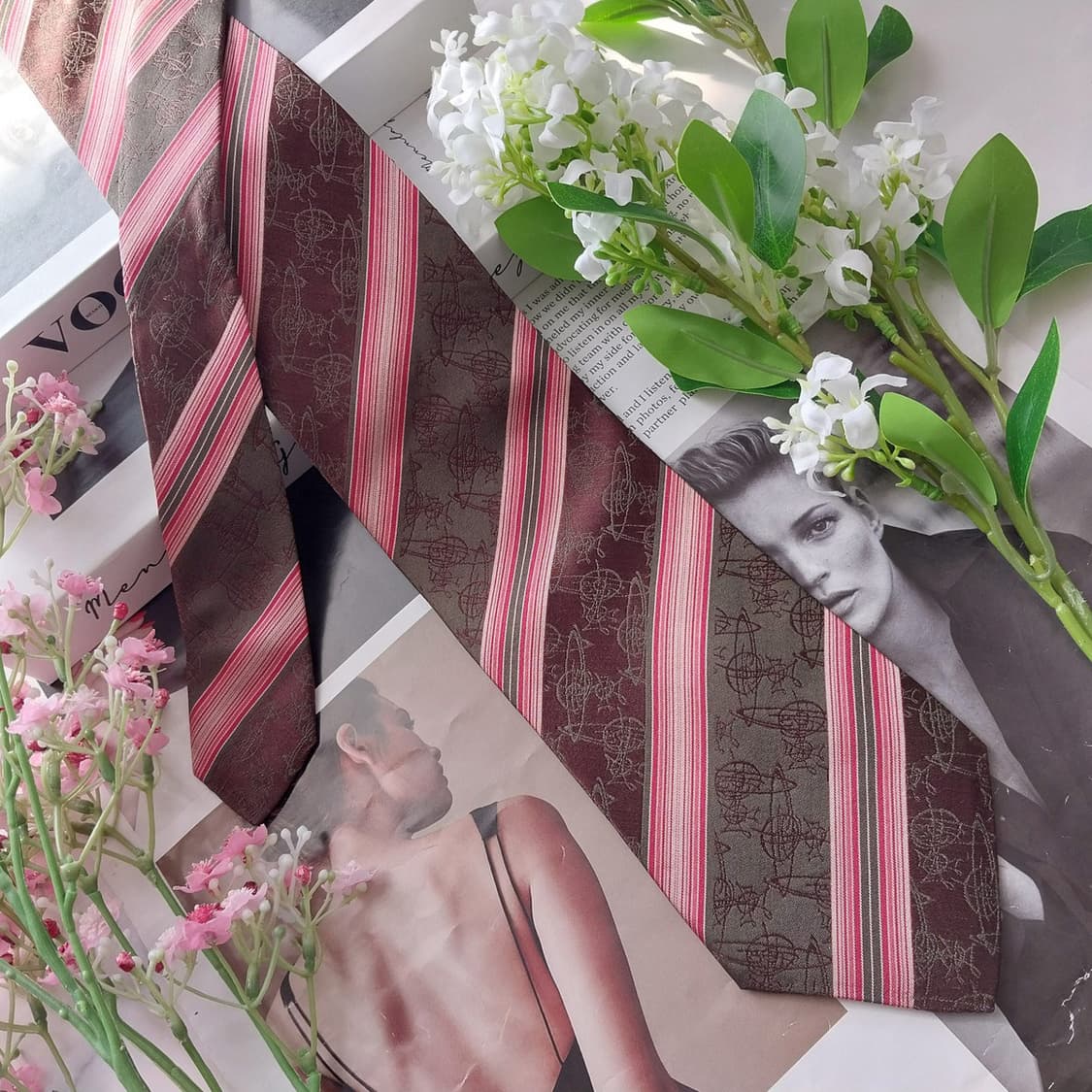 비비안웨스트우드 실크 자카드 로고 넥타이 8.9cm A+등급 K1863
 상품이미지3