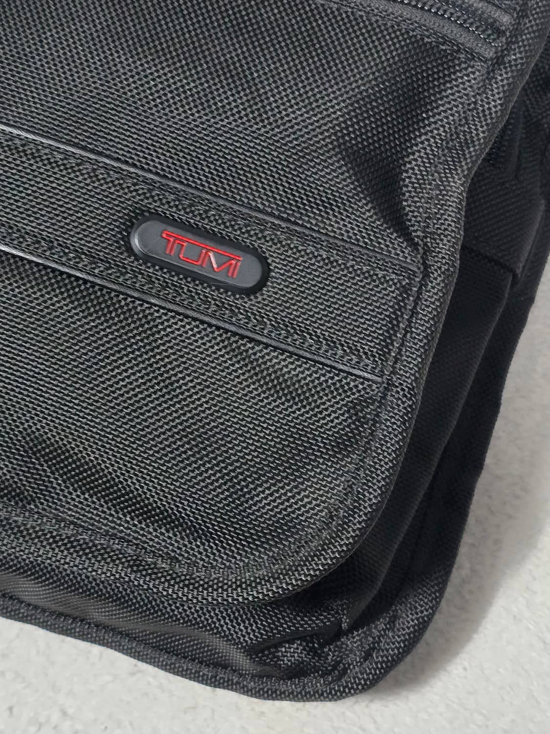 TUMI 투미 알파 스몰 플랩 크로스백 상품이미지2