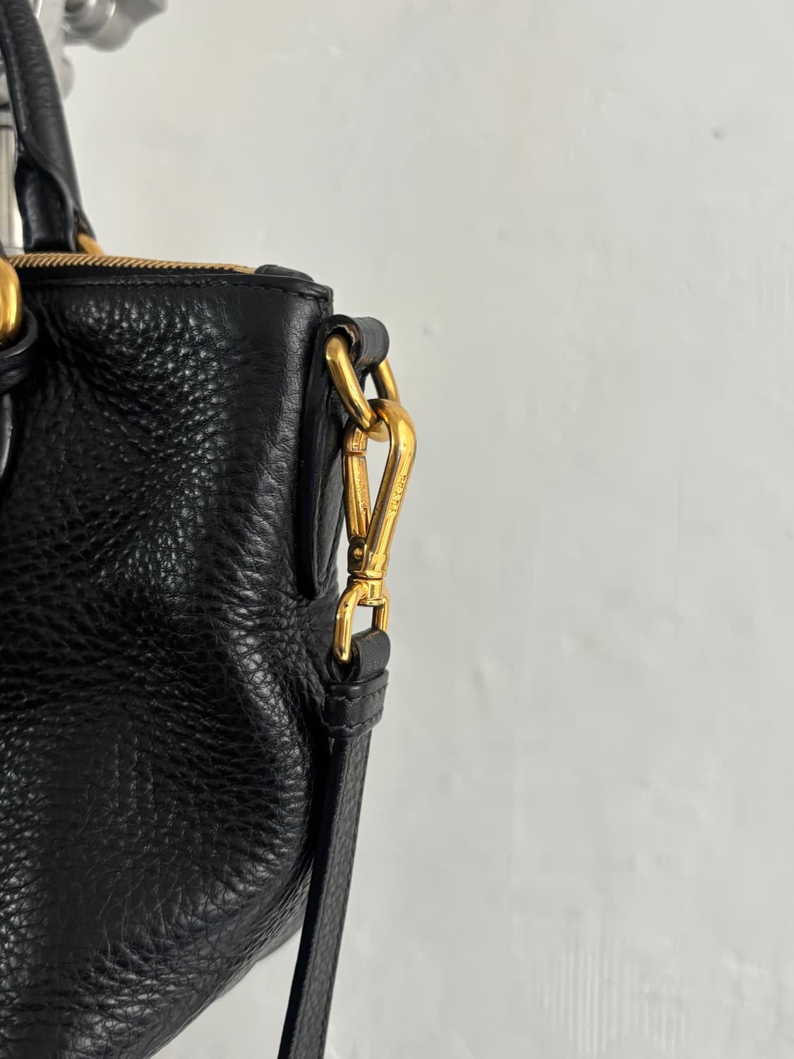 PRADA 프라다 블랙 비텔로 피닉스 레더 2WAY 토트백 상품이미지3