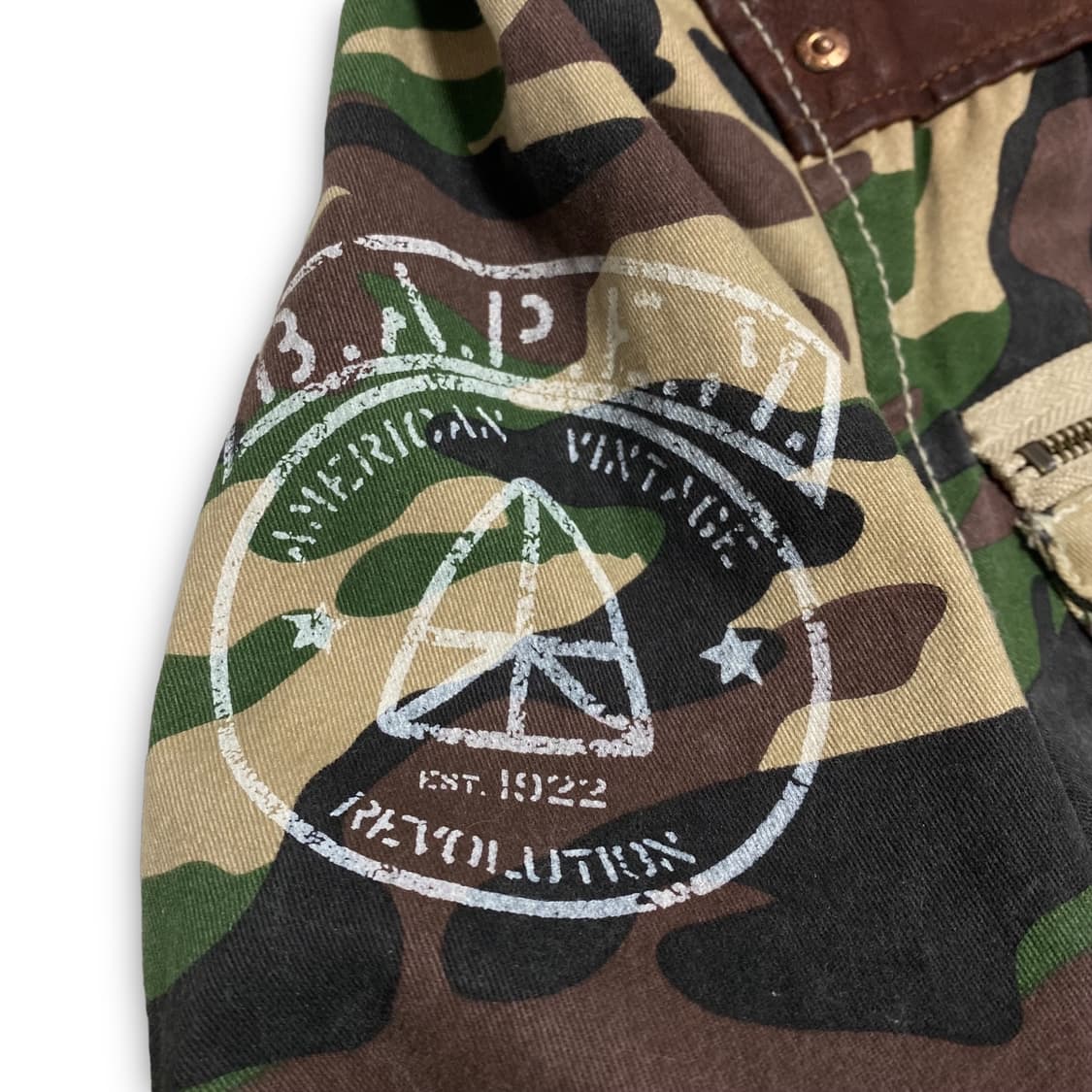 BONDS & PEACE 레더 도킹 카모플라쥬 자켓 상품이미지4