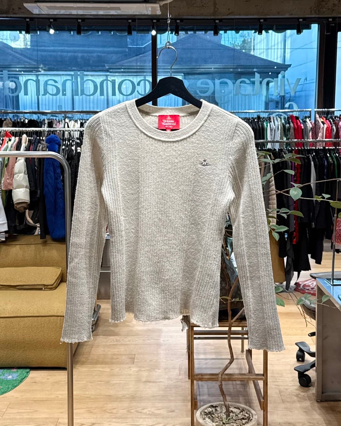 비비안 웨스트우드 레드라벨 베이지 orb자수 니트  상품이미지1