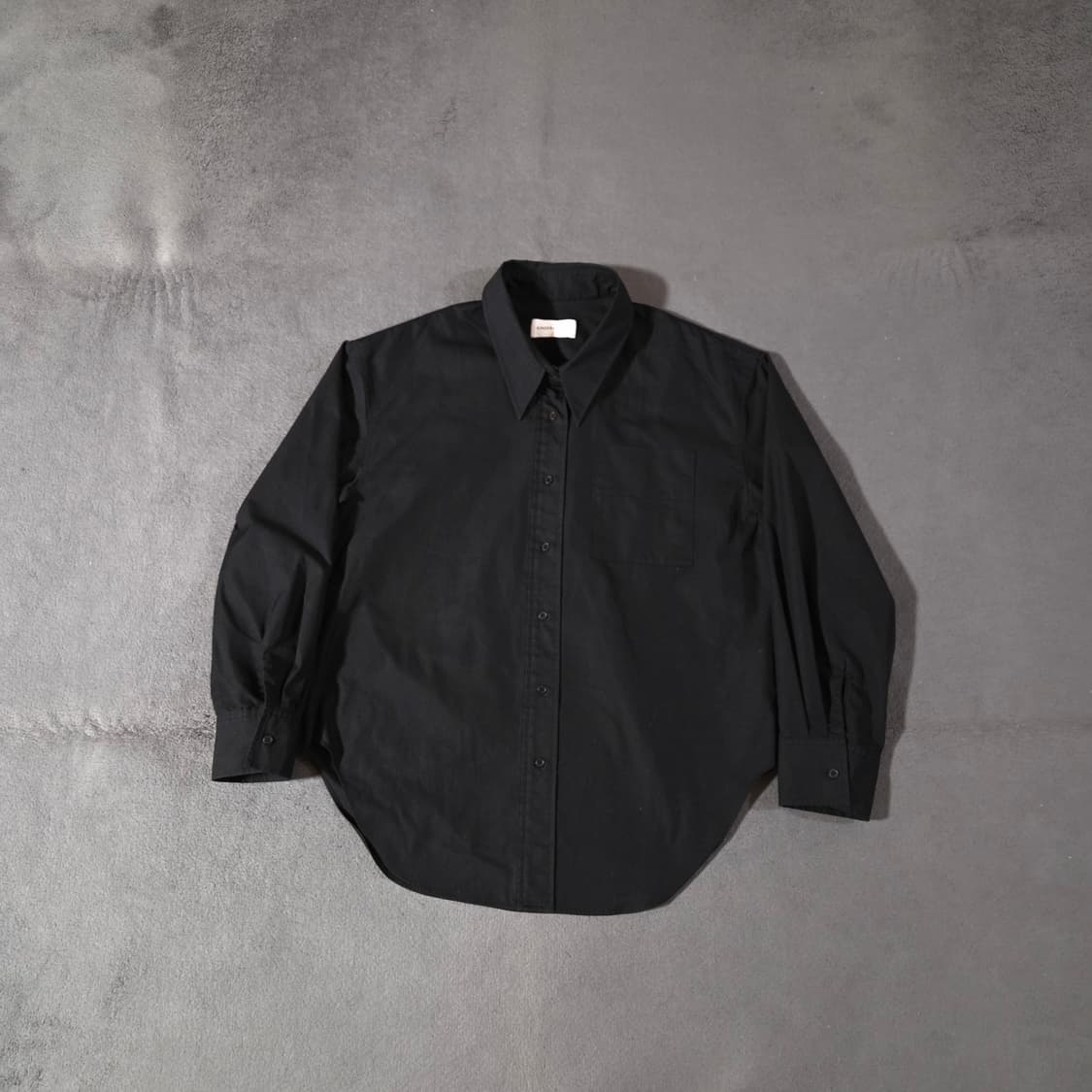 킨더살몬 블랙 셔츠 상품이미지2