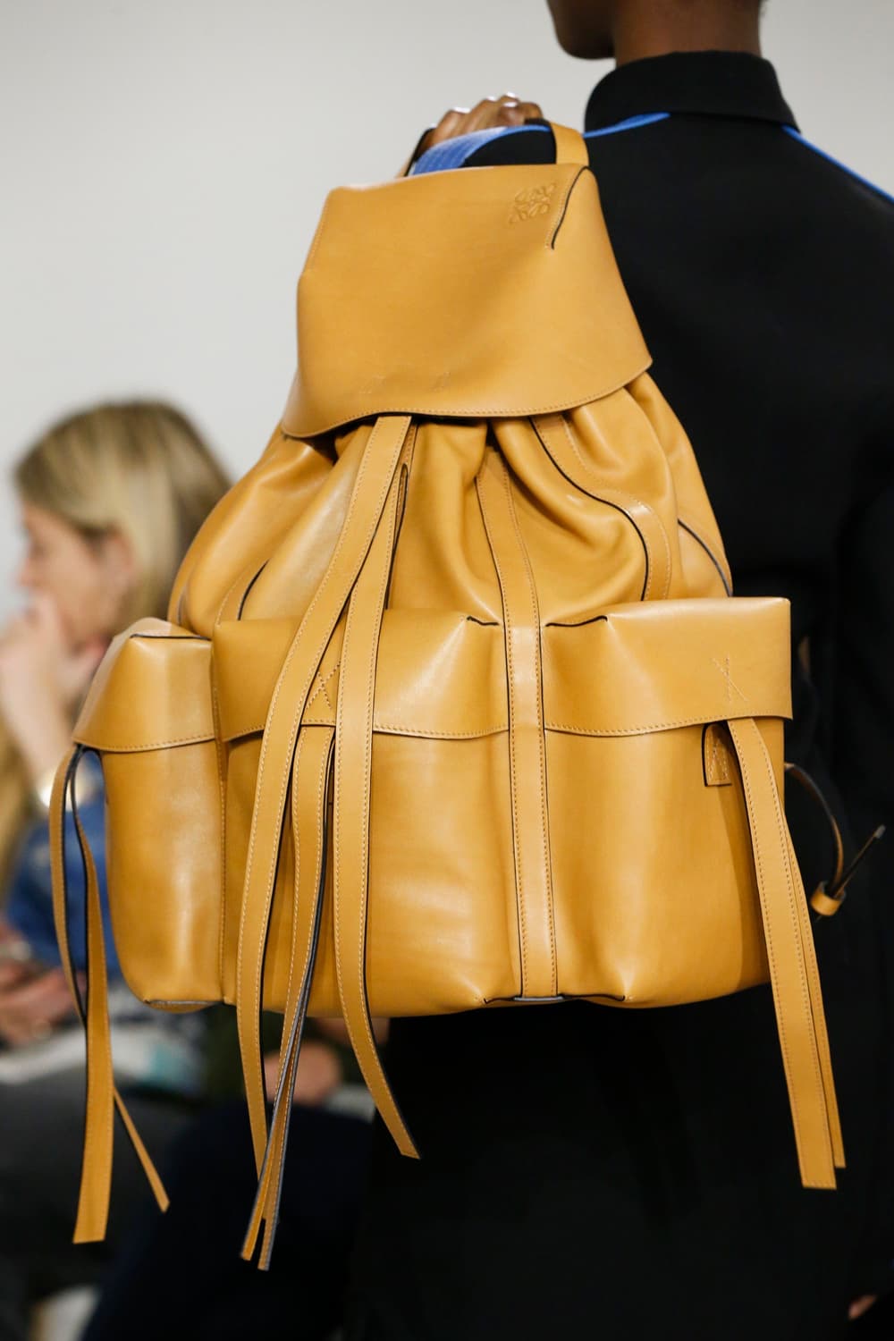 로에베 가죽 럭색 상품이미지5