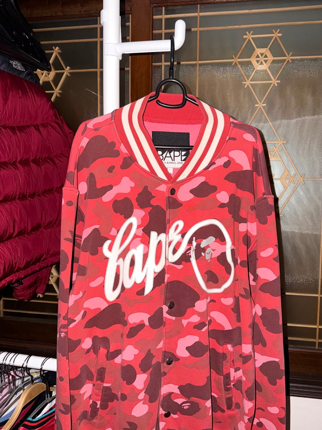 베이프 OG 레드 카모 사루 로고 바시티 자켓 상품이미지3