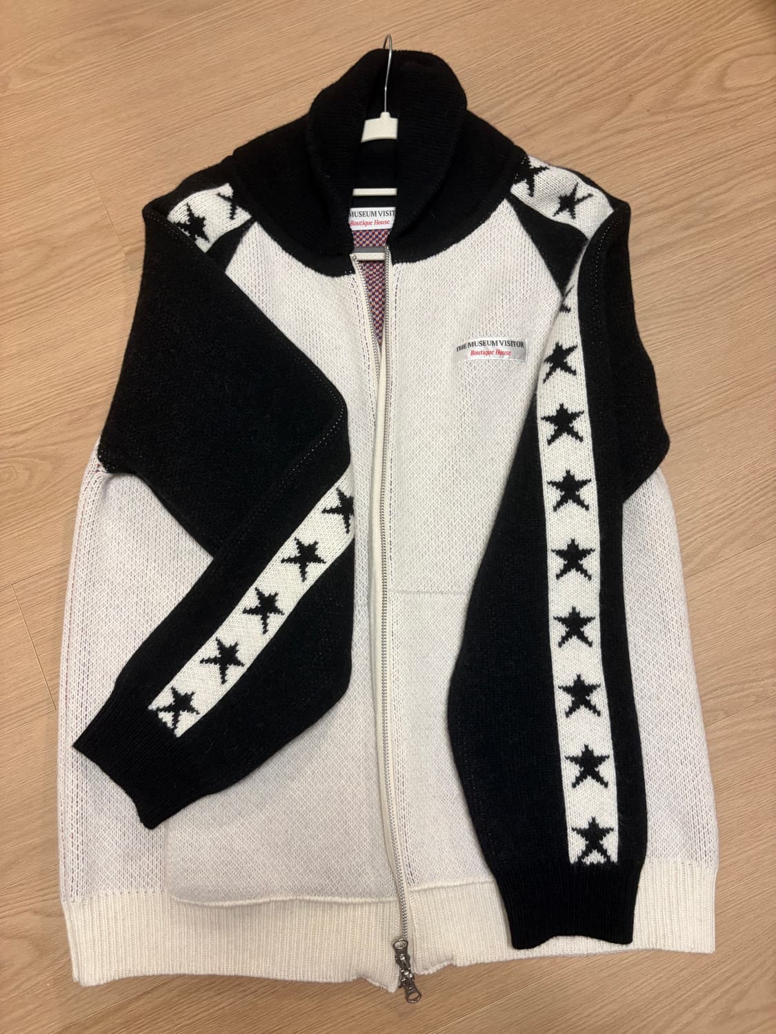 더뮤지엄비지터 자카드 니트 집업 상품이미지5