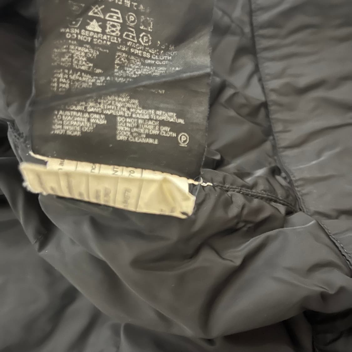 [XL] prada sports 프라다 스포츠 다운 자켓 블랙 패딩 상품이미지9