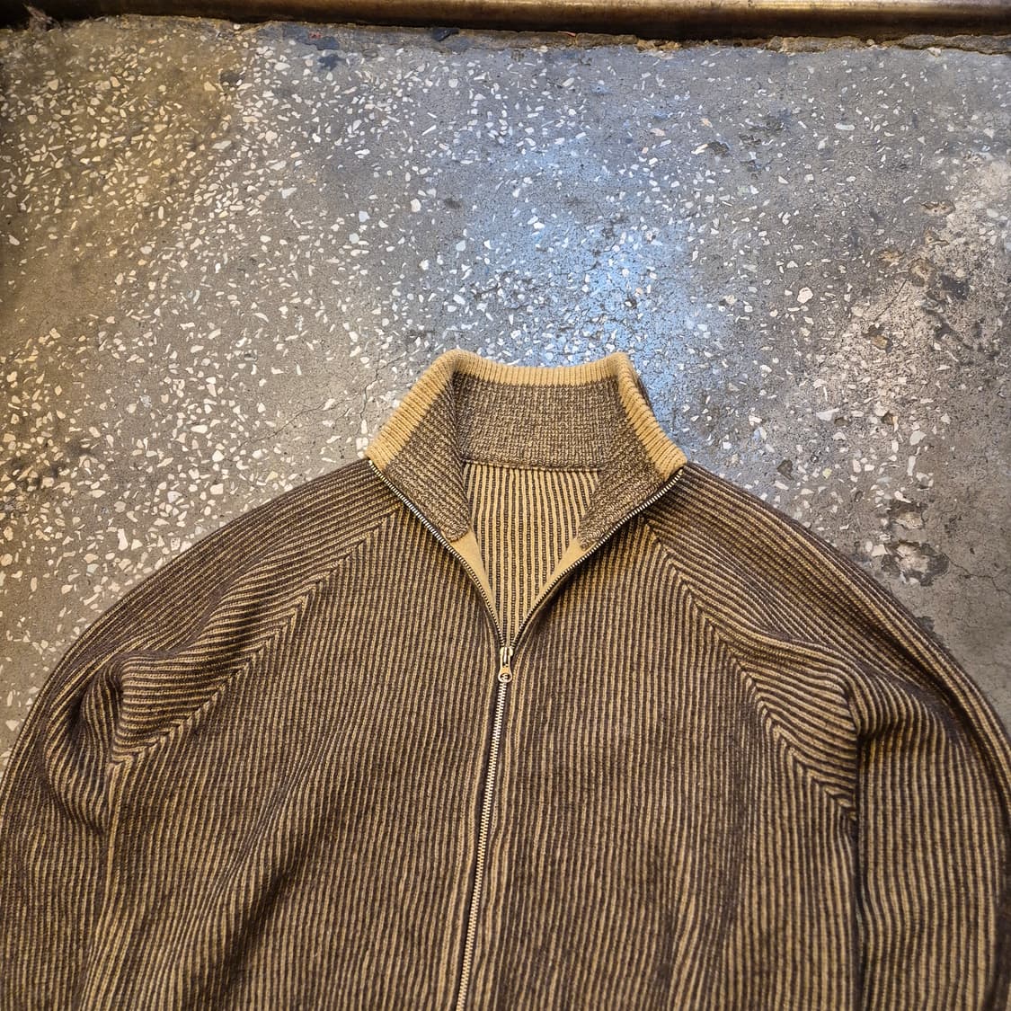 FREE(착샷잇음) 브라운 줄무늬 집업니트  상품이미지8