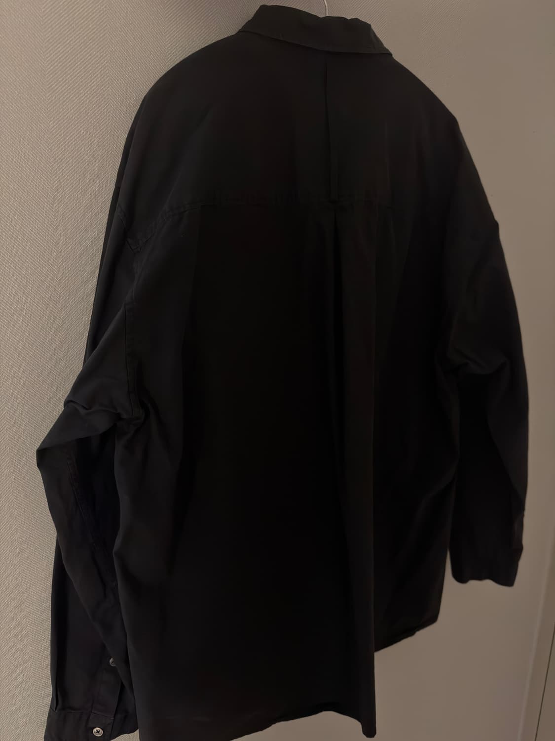 유스 스태프 셔츠 블랙 상품이미지3