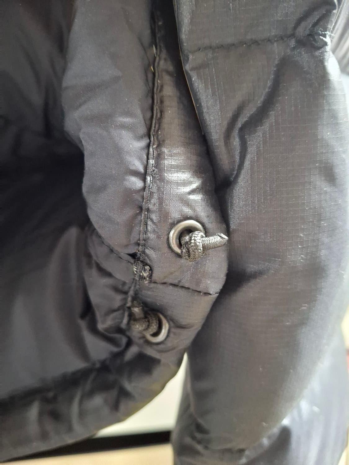 노스페이스 700 눕시 패딩 블랙 공용90 / 컨디션 상 상품이미지6