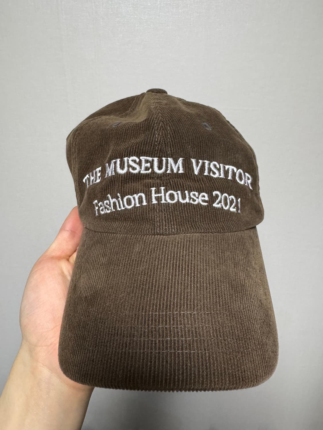 더 뮤지엄 비지터 모자 상품이미지1