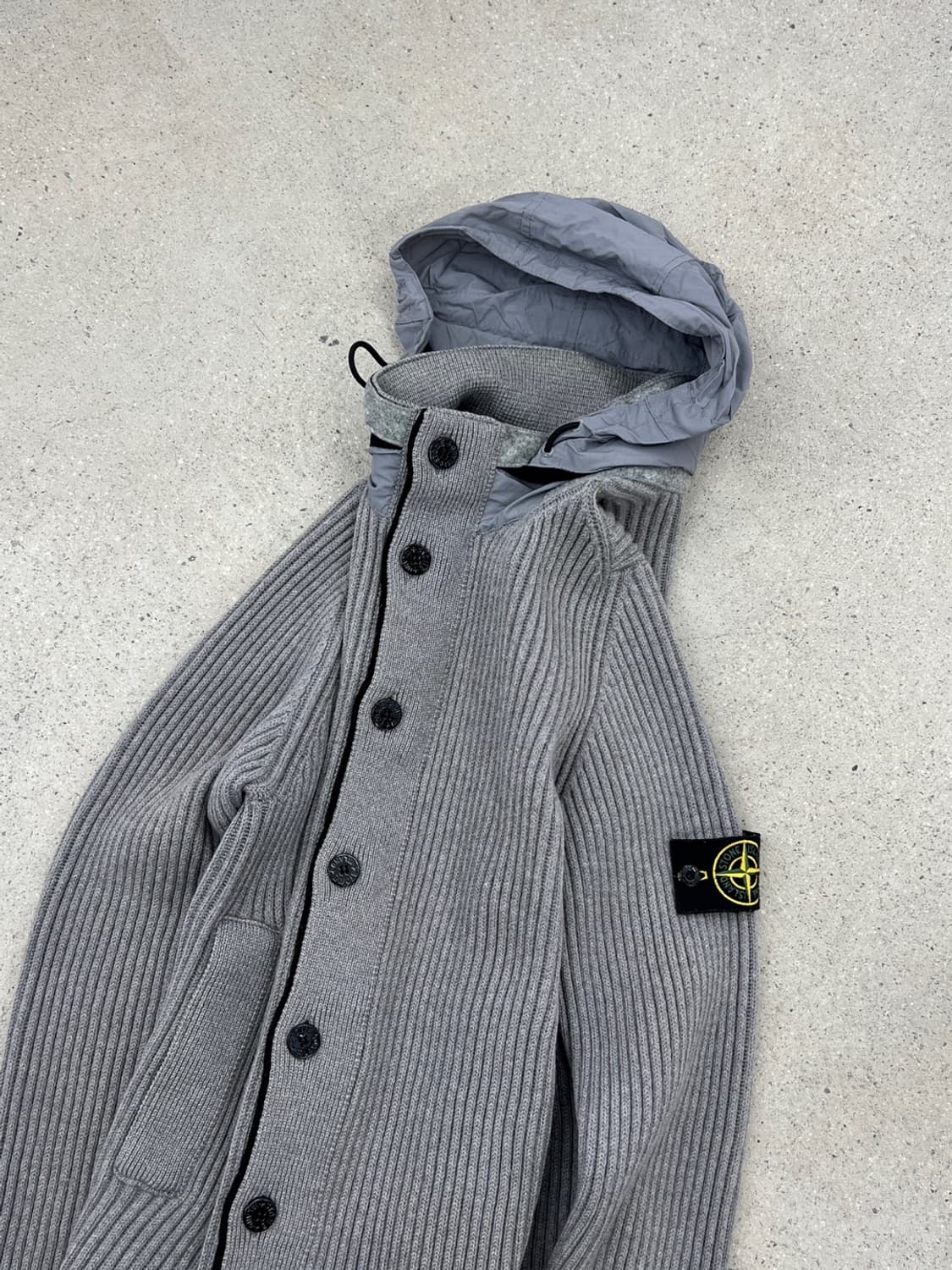 스톤아일랜드 와펜 골지 니트 집업 가디건 상품이미지1