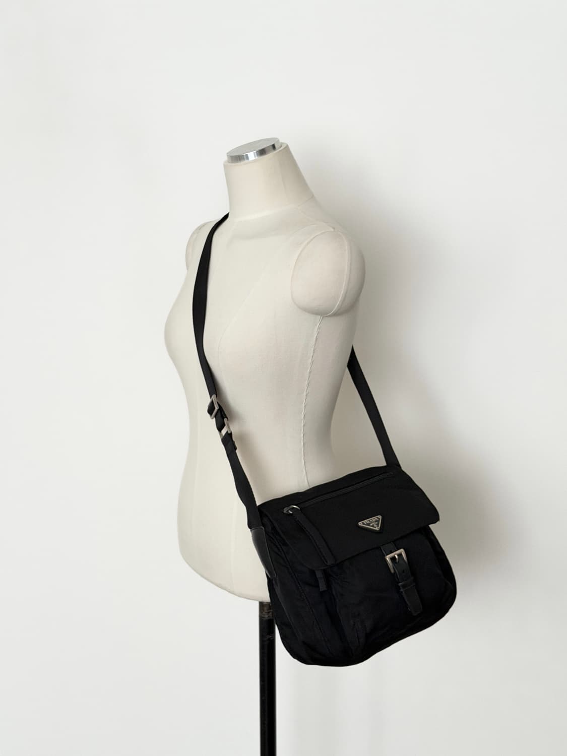 프라다 포코노 버클 메신저 숄더백 상품이미지2