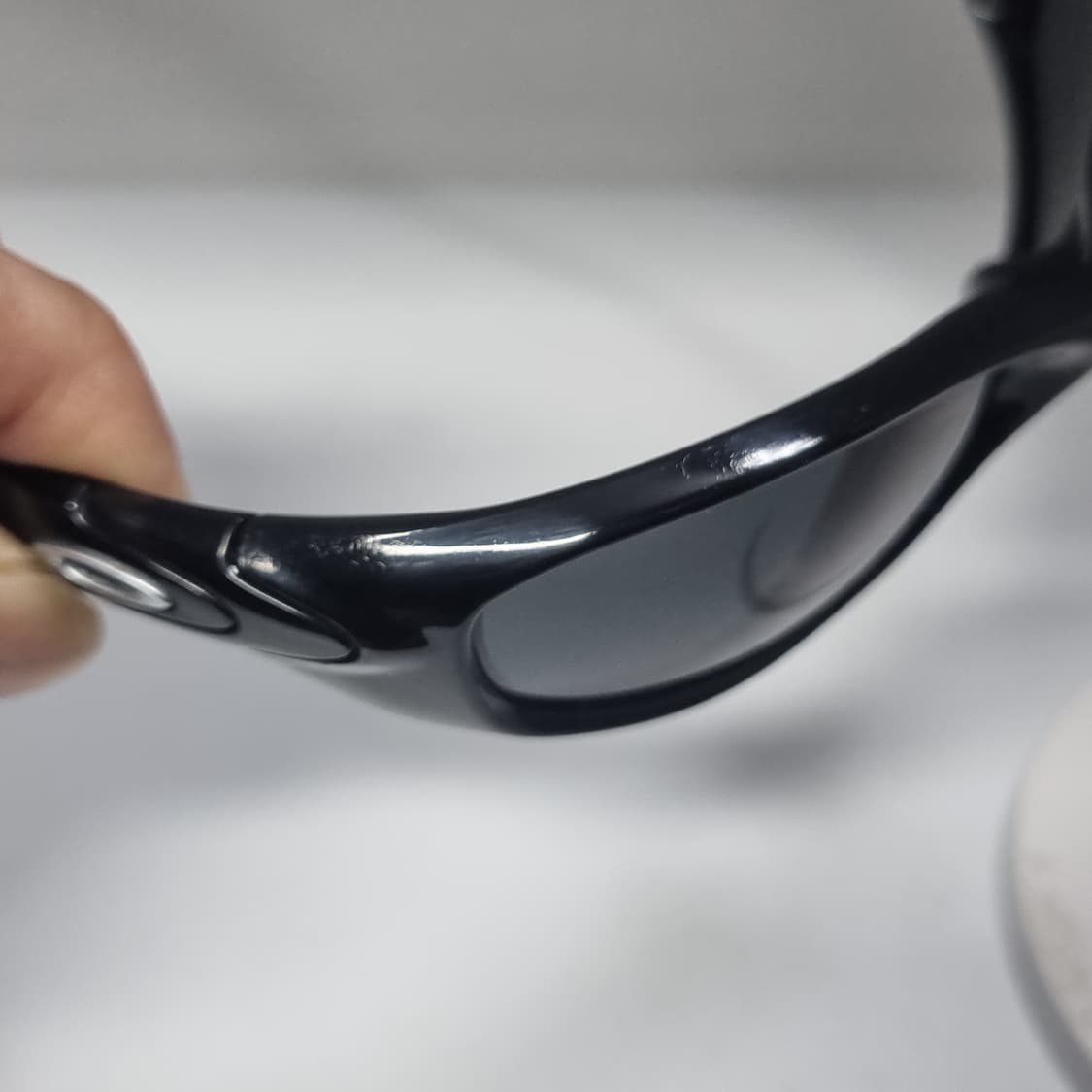 오클리 미뉴트 2.0 폴리쉬드블랙 새렌즈 상품이미지9