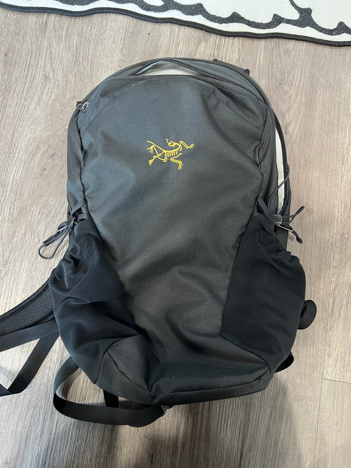 아크테릭스 맨티스 16 블랙 백팩 상품이미지1