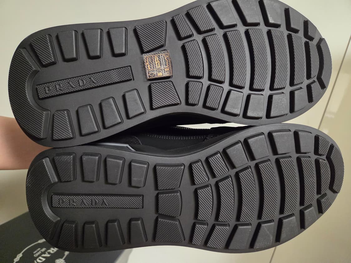 프라다 벨크로 스니커즈 블랙 상품이미지8