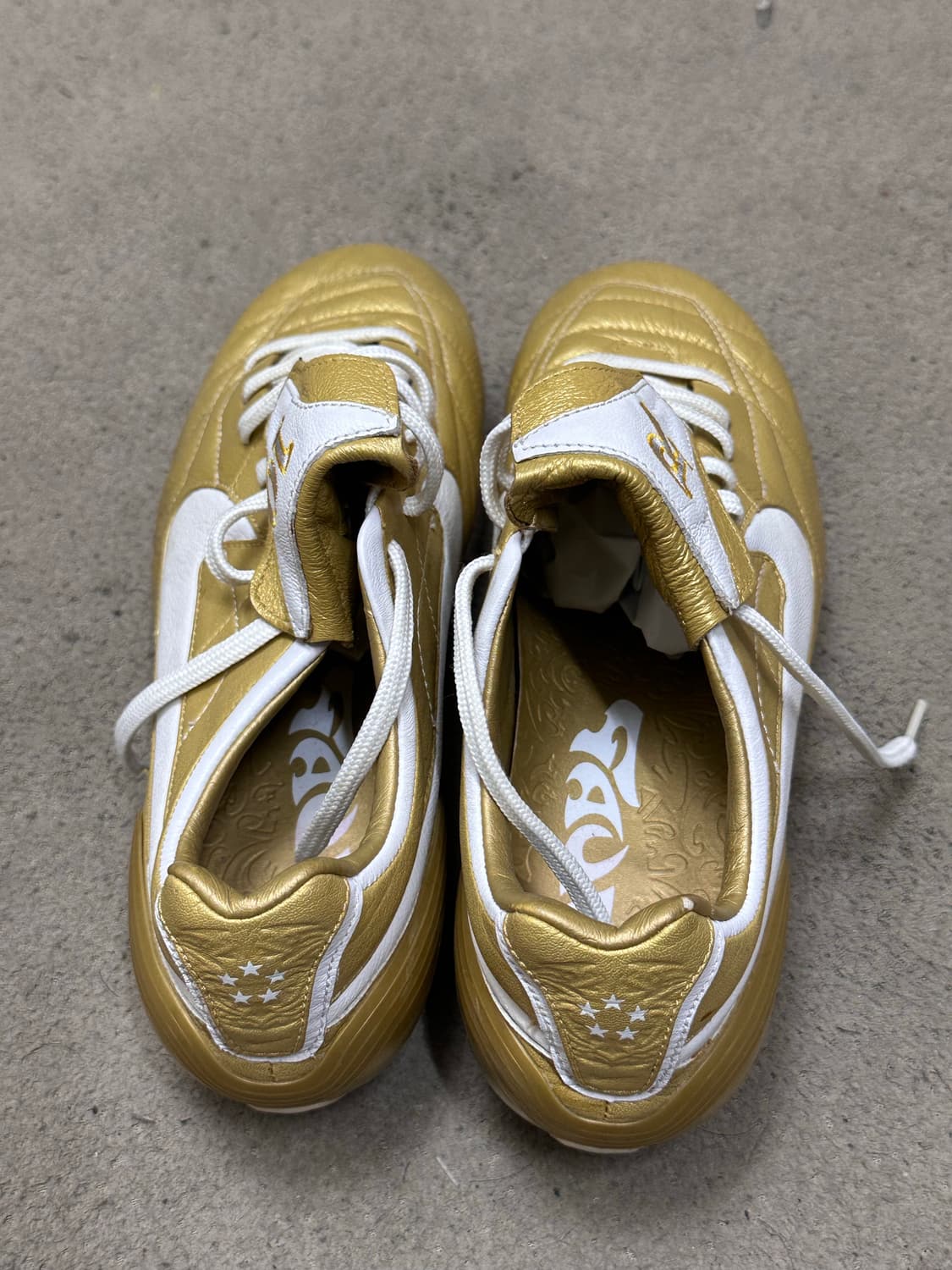 나이키 올드스쿨 초레어템 R10 골드축구화 250 상품이미지7
