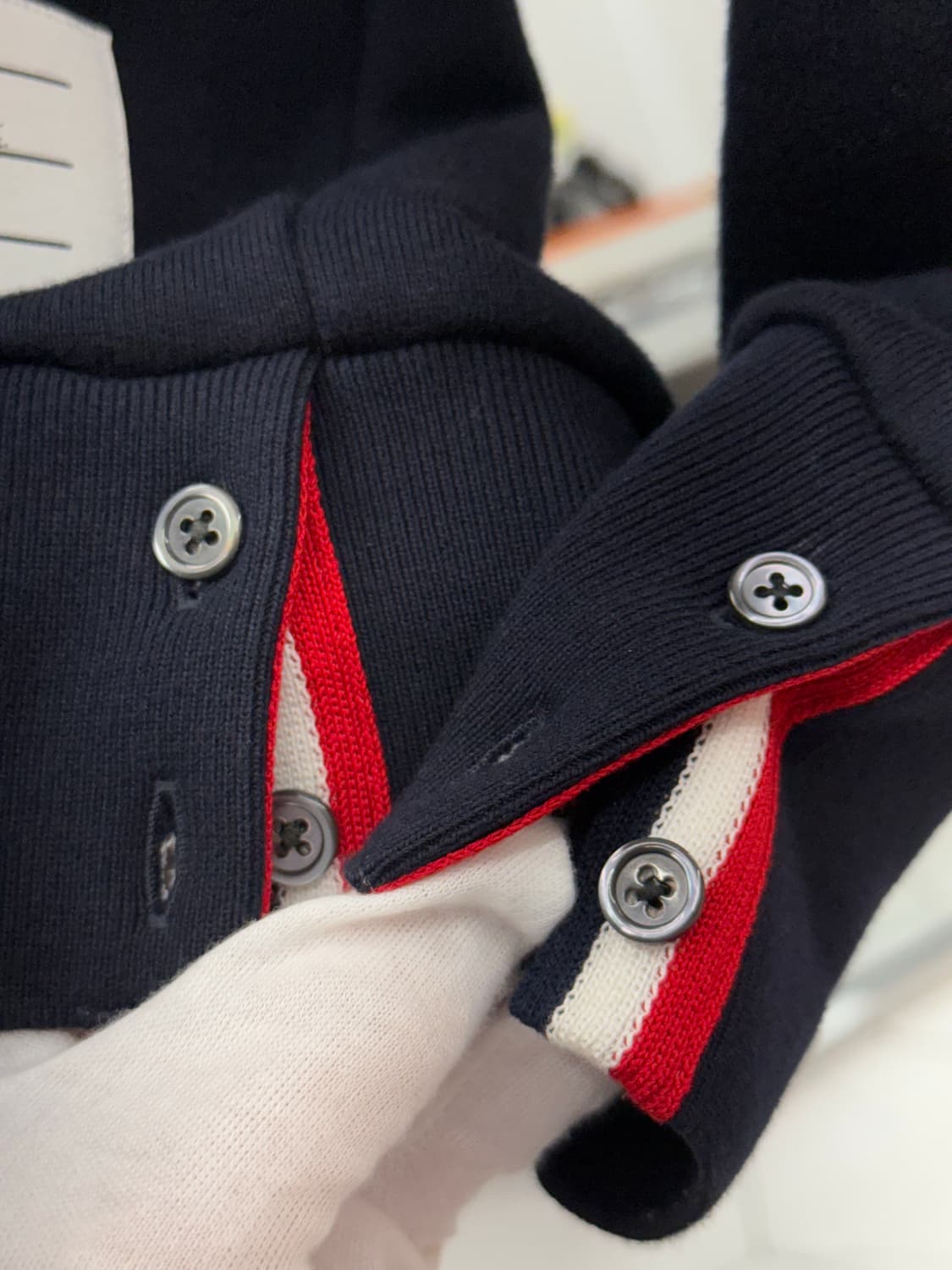 [3] 톰브라운 백삼선 맨투맨 상품이미지4