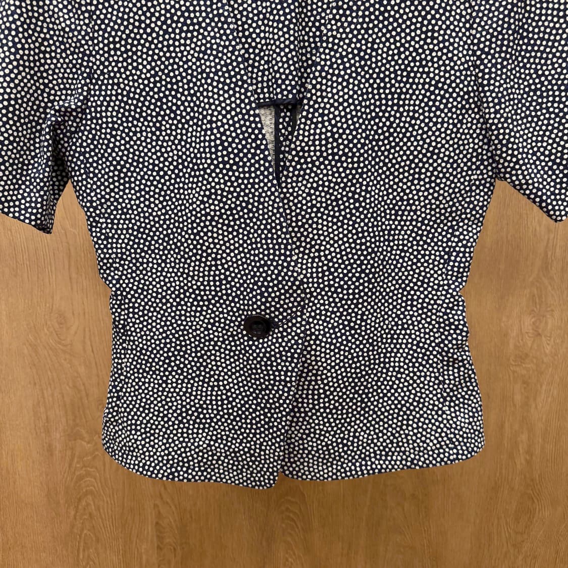 입생로랑 반팔 자켓 H라인 미디 스커트 셋업 도트 패턴 디테일 네이비 상품이미지5