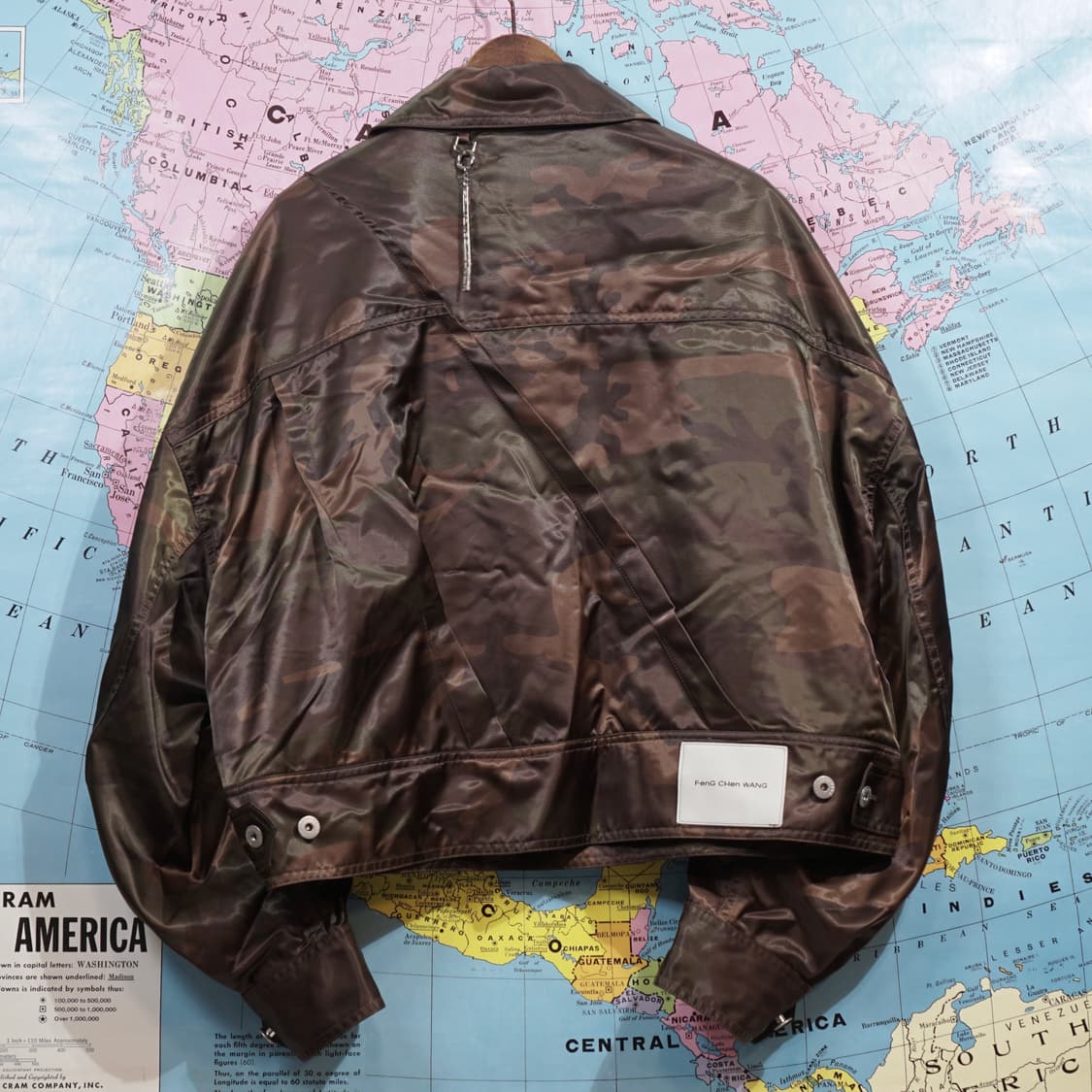 펑첸왕 카모플라쥬 플리츠 자켓 상품이미지5