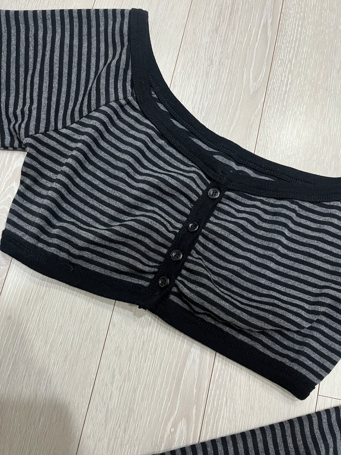 차콜 버튼 크롭 가디건 탑 상품이미지2