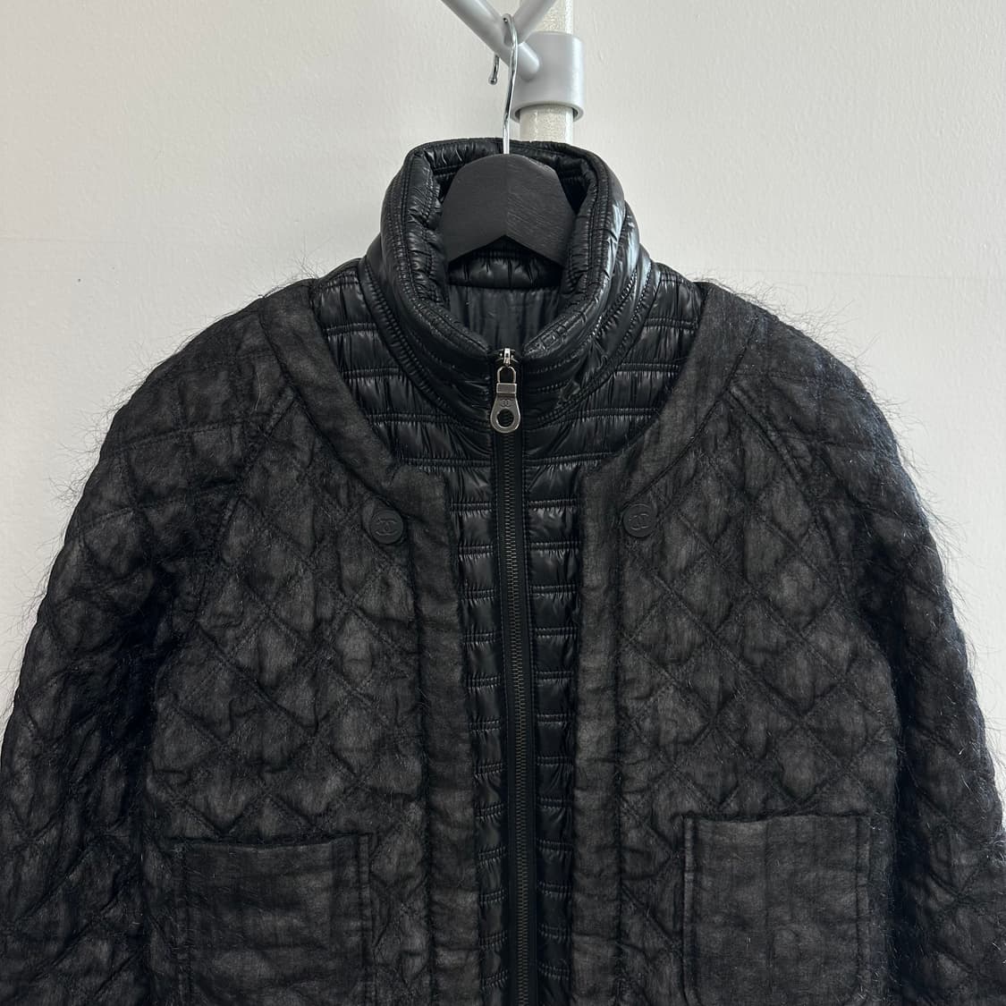 샤넬 레이어드 로고 패딩 자켓 상품이미지4