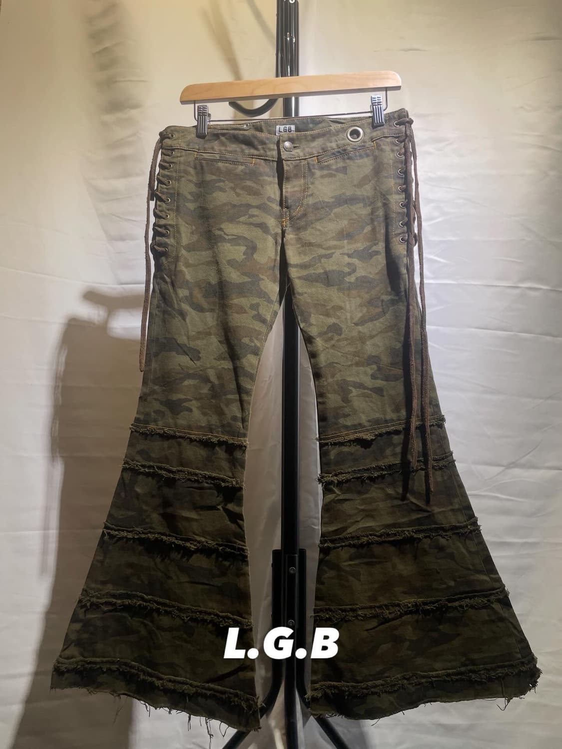 L.G.B CAMO BELLBOTTOM HAGIS PANTS (26) 상품이미지1