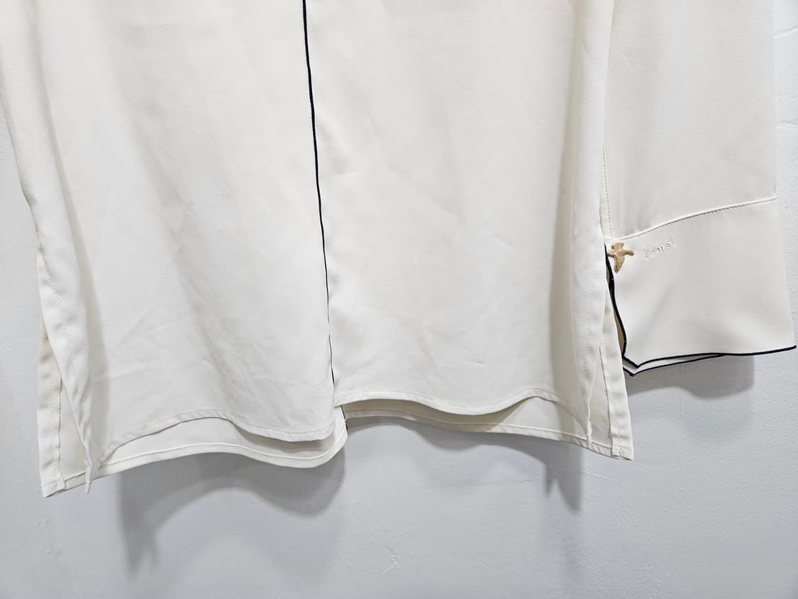 듀엘(DEWL) 브이넥 선파이핑 블라우스, 아이보리 상품이미지6