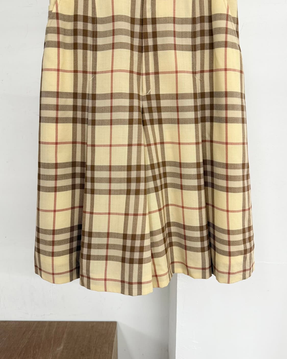 버버리 옐로우 노바체크 핀턱 미디스커트  상품이미지3