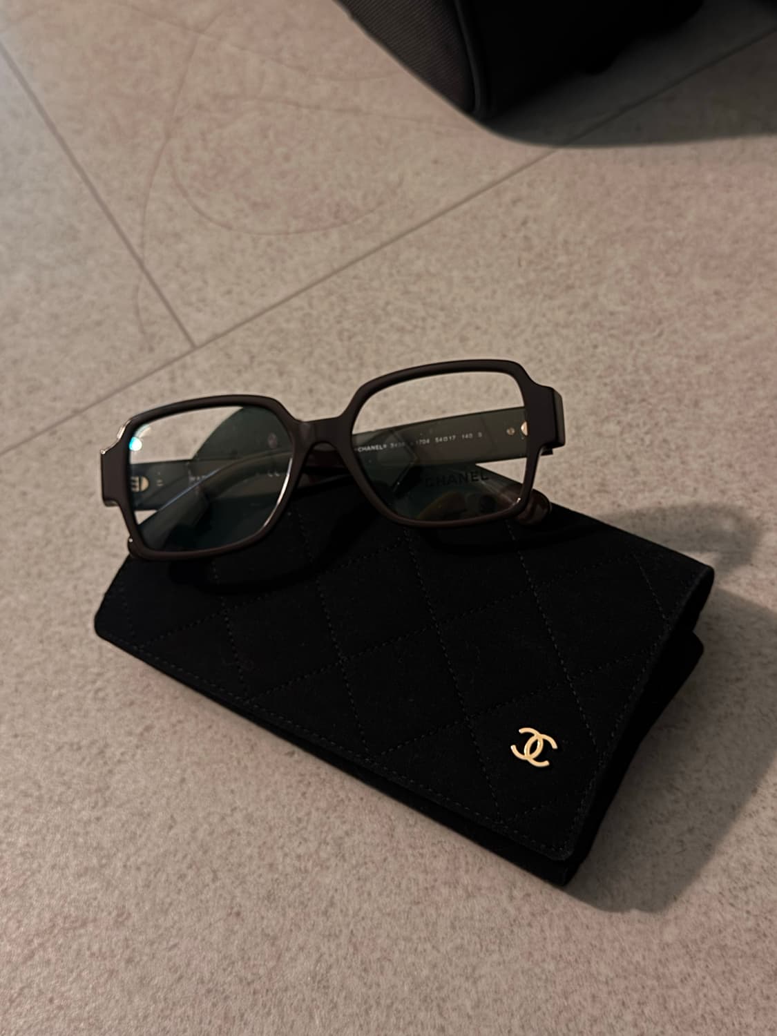 샤넬 브라운 스퀘어 하트 안경 상품이미지3