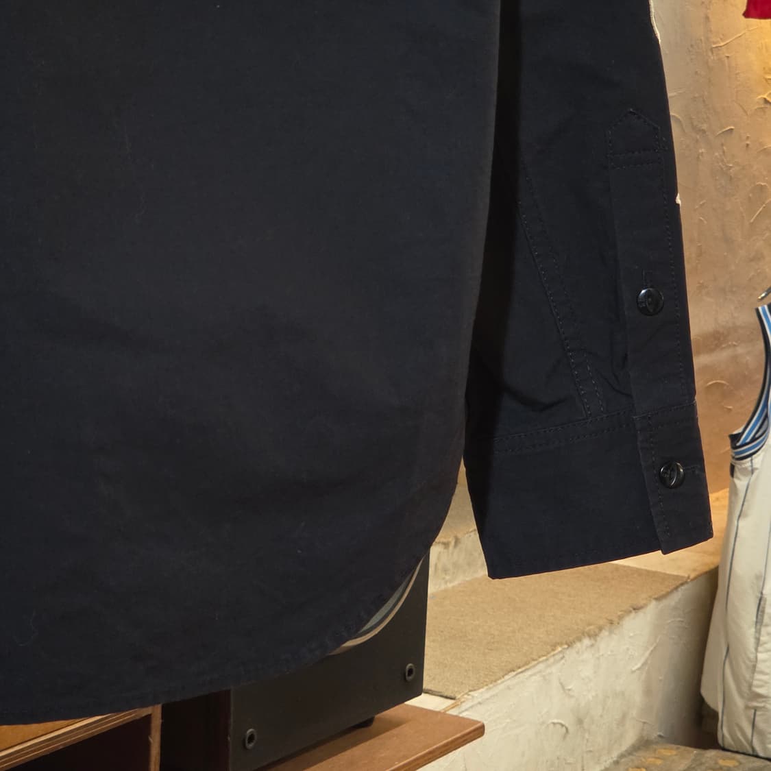 밴슨 레더 스컬 플레임 자수 셔츠 상품이미지8