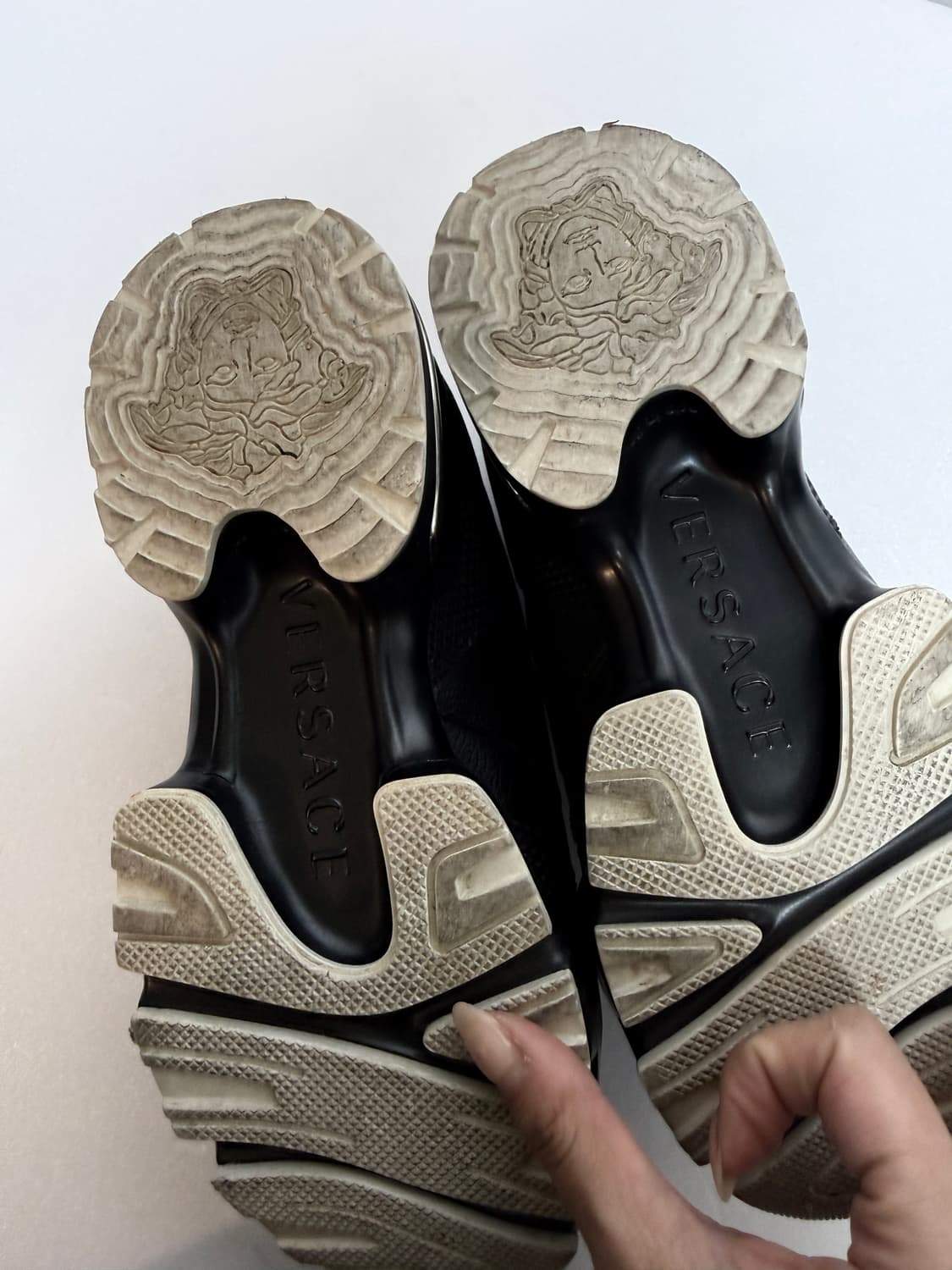 VERSACE 베르사체 메두사 슬립온 스니커즈 블랙245-250 상품이미지9