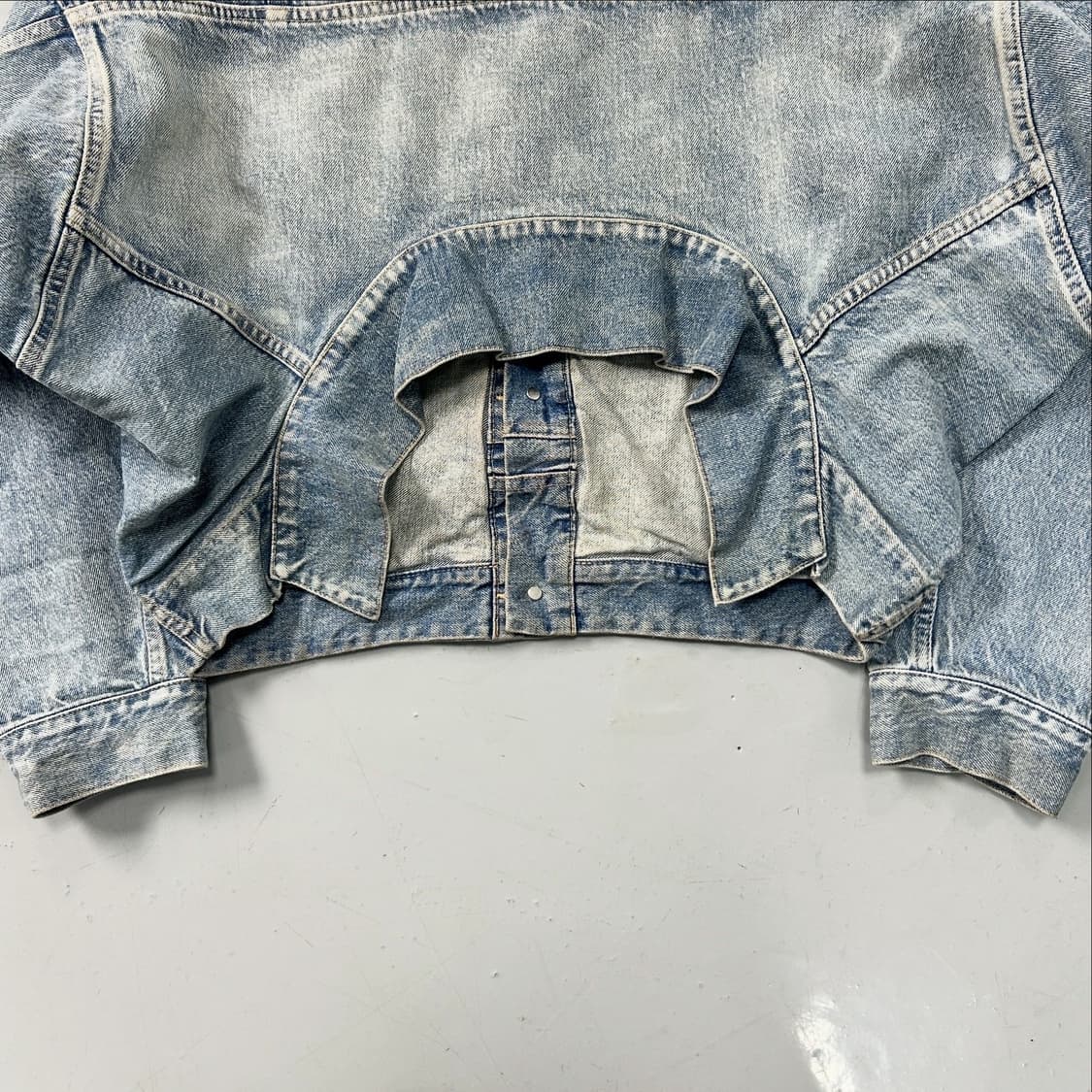 발렌시아가 업사이드 다운 데님 상품이미지5