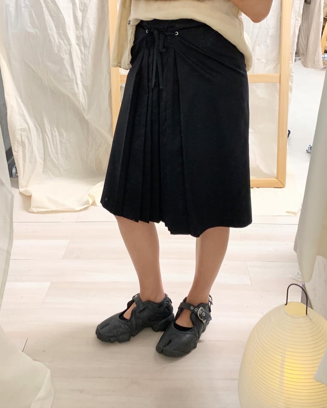 Lace-Up Pleated Midi Skirt 상품이미지1