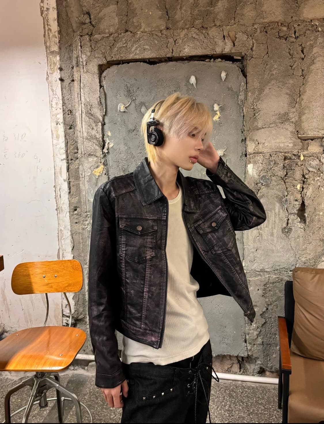 Distressed Paint-Coated Cropped Moto Jac 상품이미지3