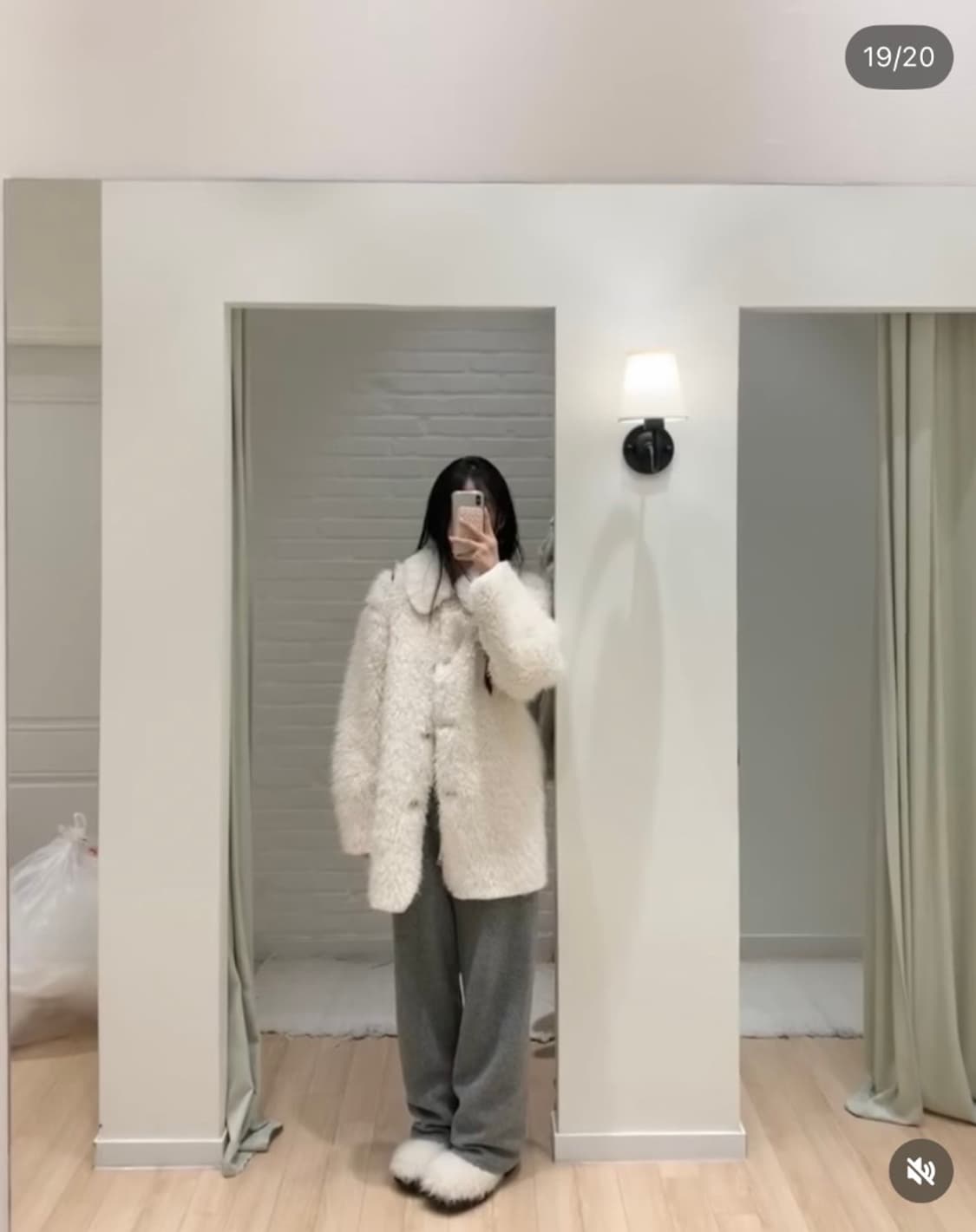 (새상품)누아누아 캐롤 퍼 하프코트 상품이미지1