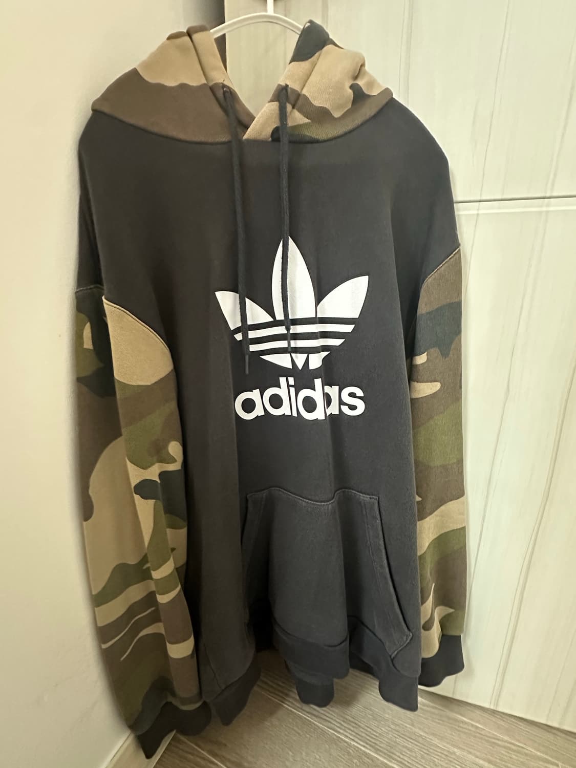 아디다스 카모 후드티 상품이미지1
