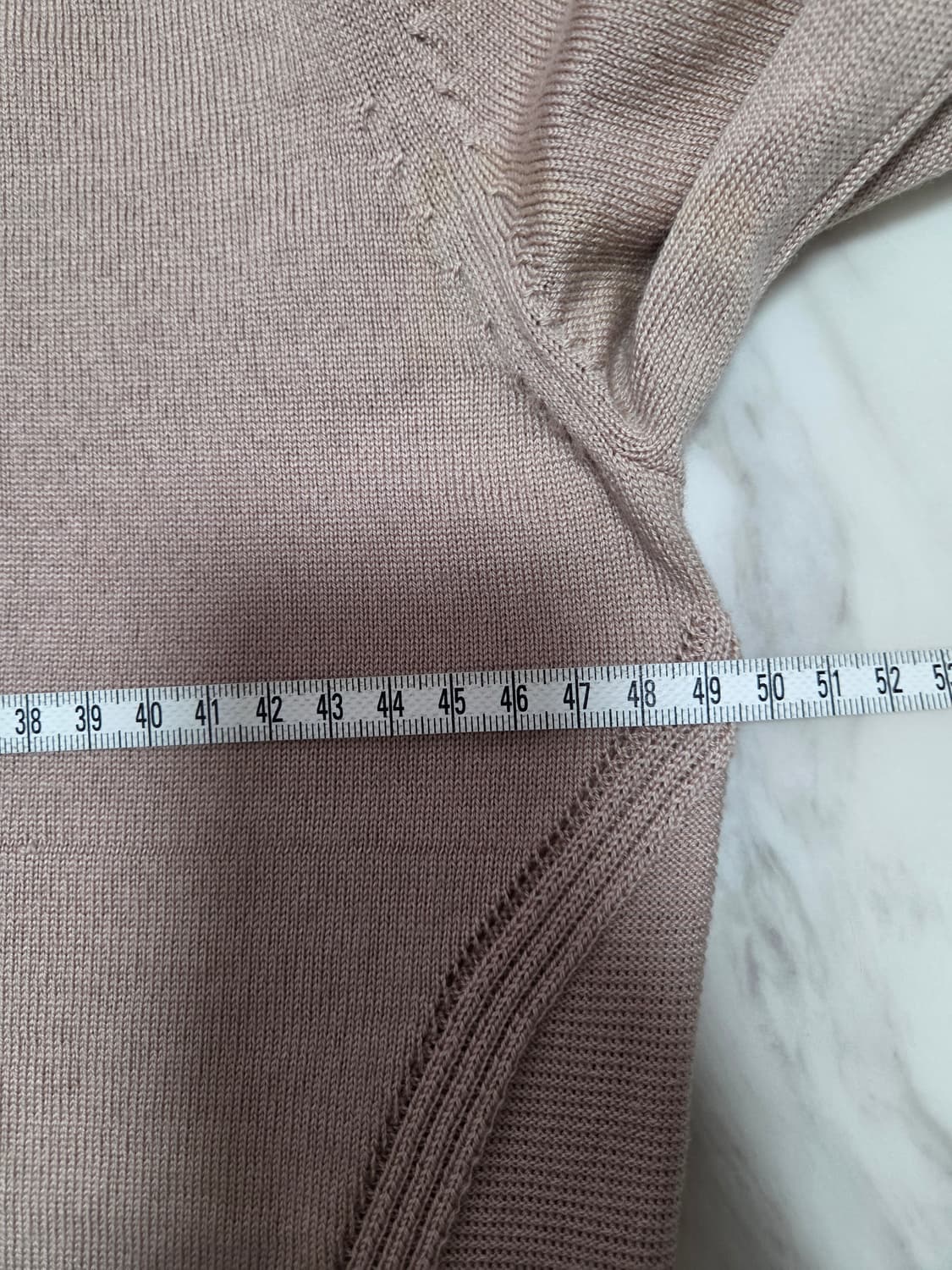 우영미 솔리드옴므 브이넥 니트 상품이미지9