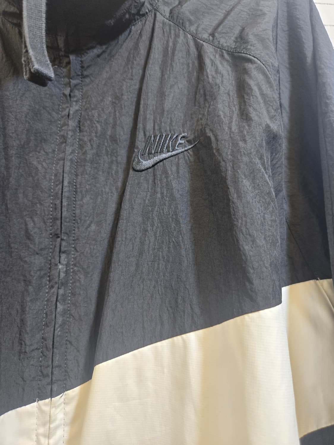 나이키 빅스우시 블랙/화이트 바람막이 상품이미지3