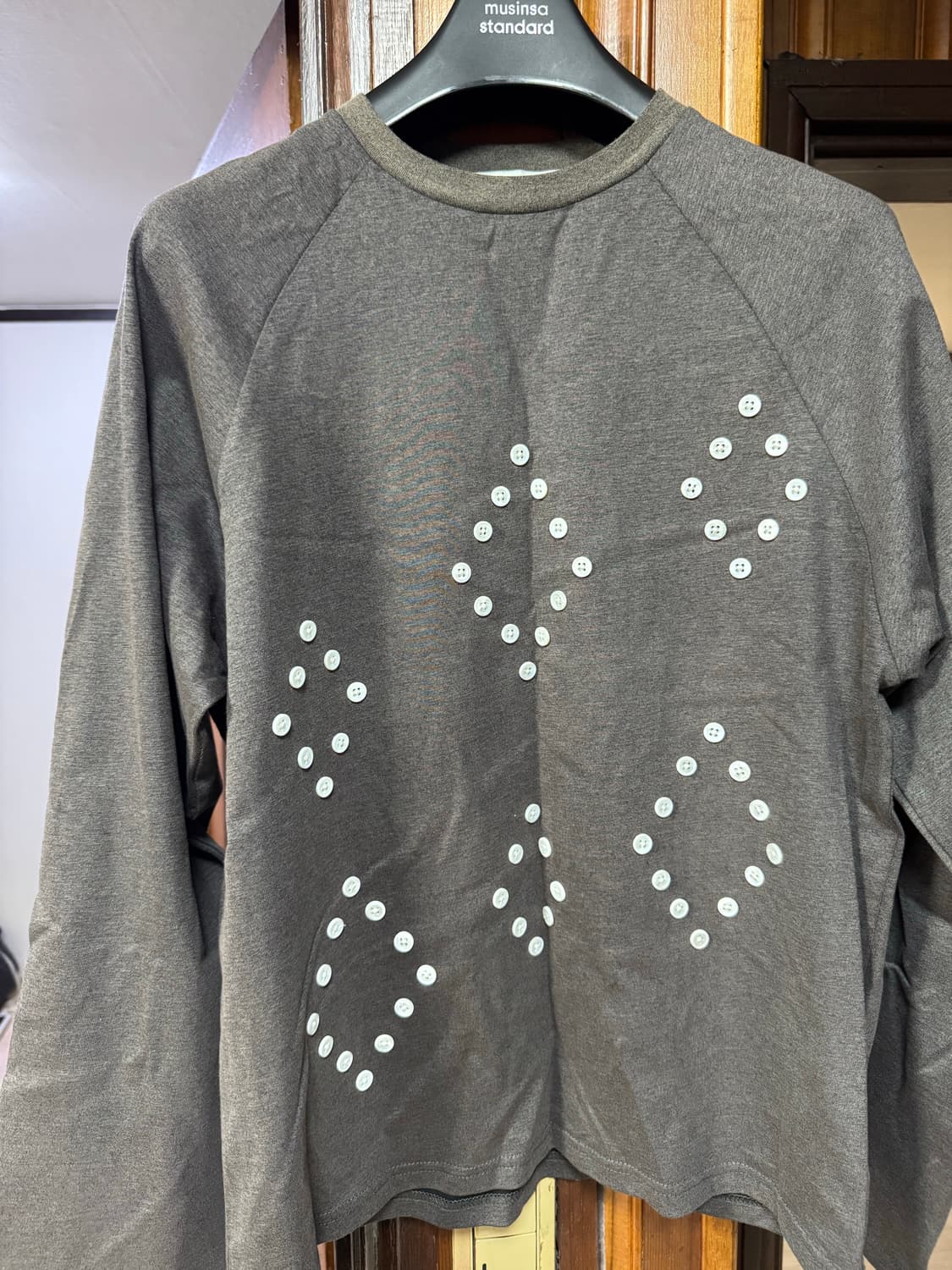 The World Is Your Oyster 롱슬리브 상품이미지2