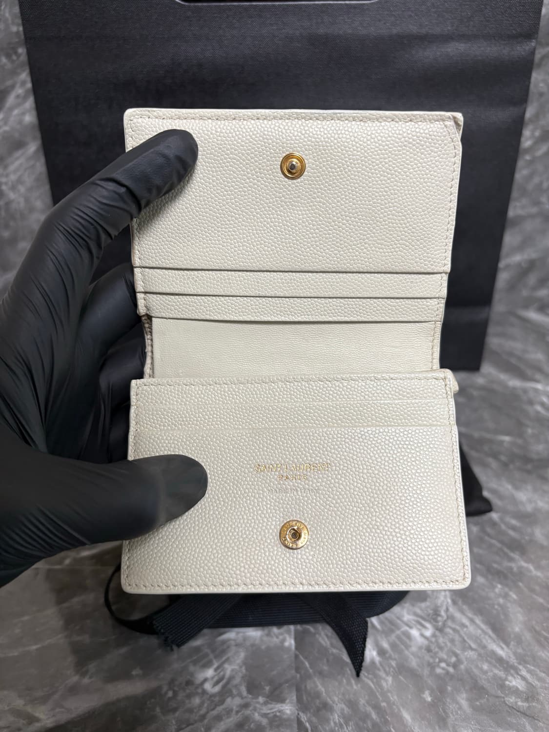 입생로랑 마틀라세 금장로고 반지갑 상품이미지4