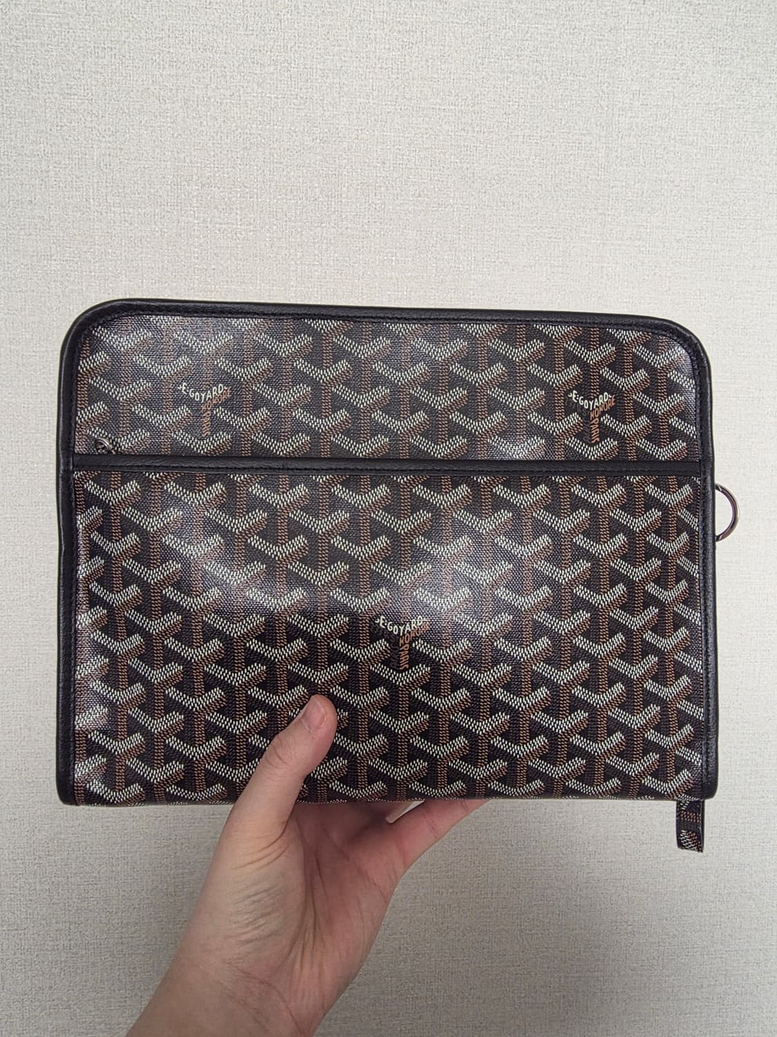 고야드 쥬방스 클러치 GM사이즈 블랙 색상 판매합니다 상품이미지1