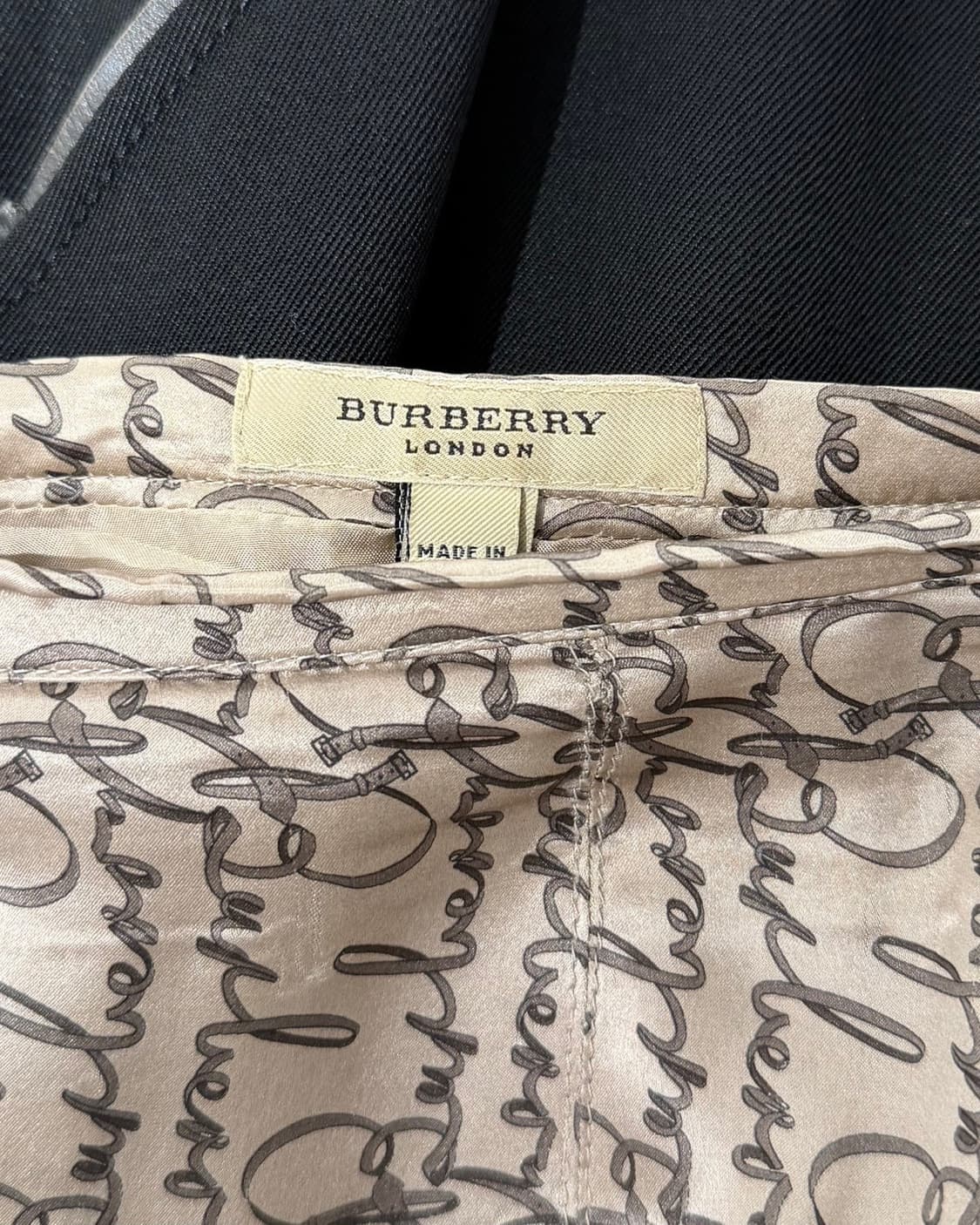 버버리 베이지 새틴 프린팅 플리츠 미디스커트 상품이미지7