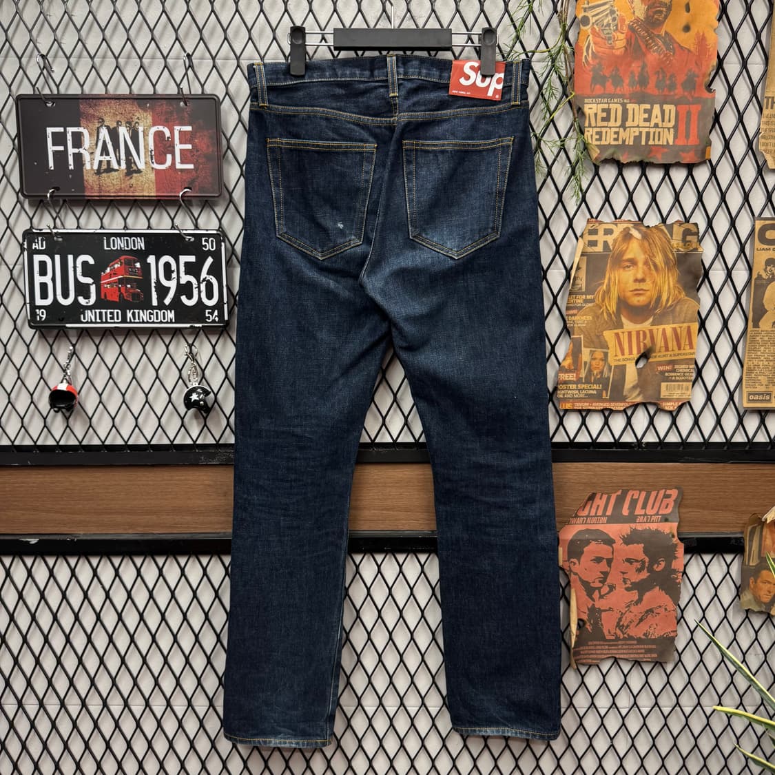 슈프림 리지드 슬림 셀비지 데님 팬츠 후면 패치 로고 포인트 상품이미지1