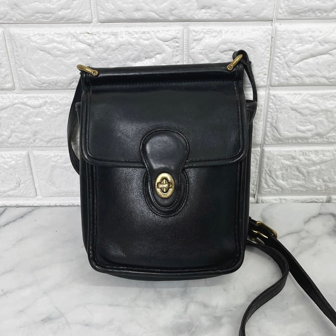 Old Coach Small Flap Crossbody Bag 상품이미지1