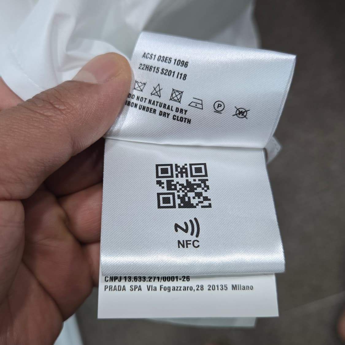 ​[정품] 프라다(PRADA) 삼각로고 나일론 후드 바람막이 - 화이트 상품이미지7