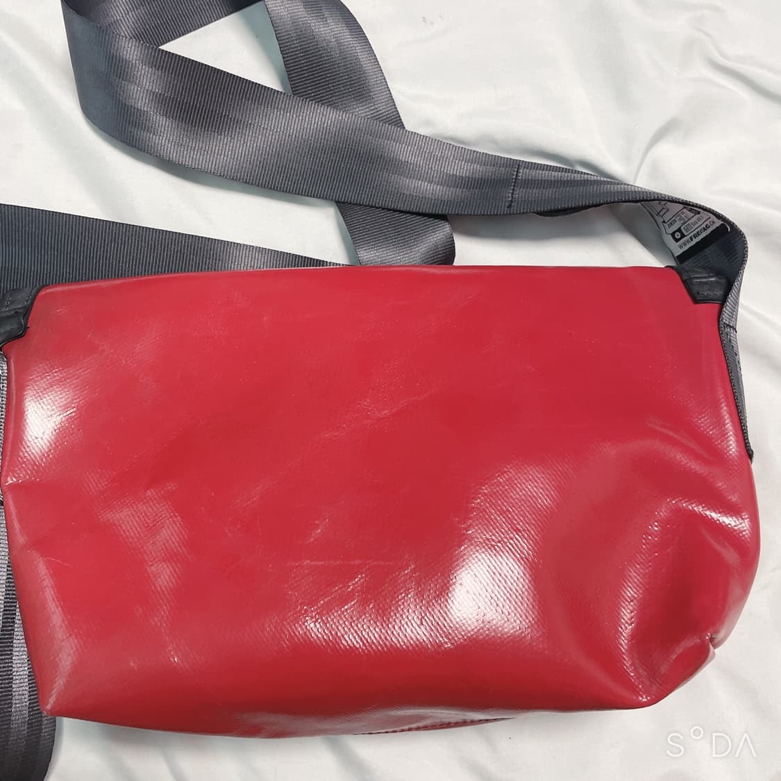 프라이탁 하파오 레드화이트 크로스백 상품이미지5