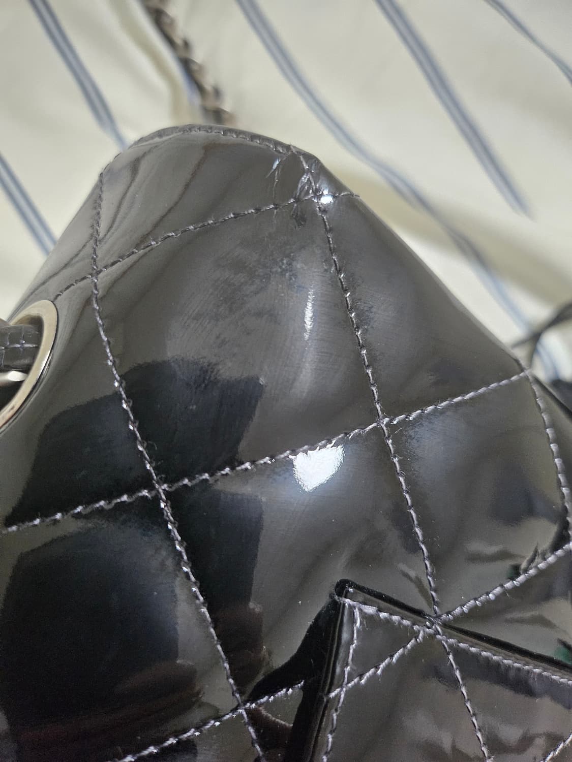 샤넬 6번대 페이던트 레더 클래식 미디엄 은장 상품이미지9