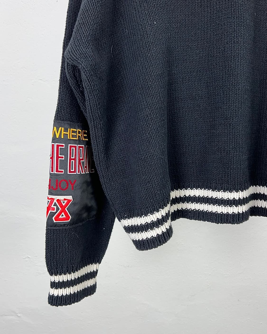 디젤 브레인 제네레이션 블랙 크루넥 패치 니트 상품이미지4