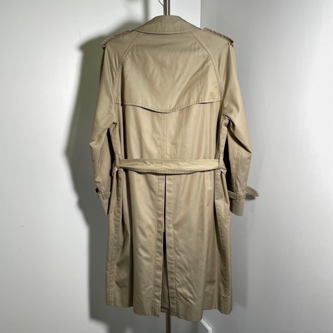 버버리 노바체크 안감 더블 견장 로브 트렌치 코트 상품이미지3