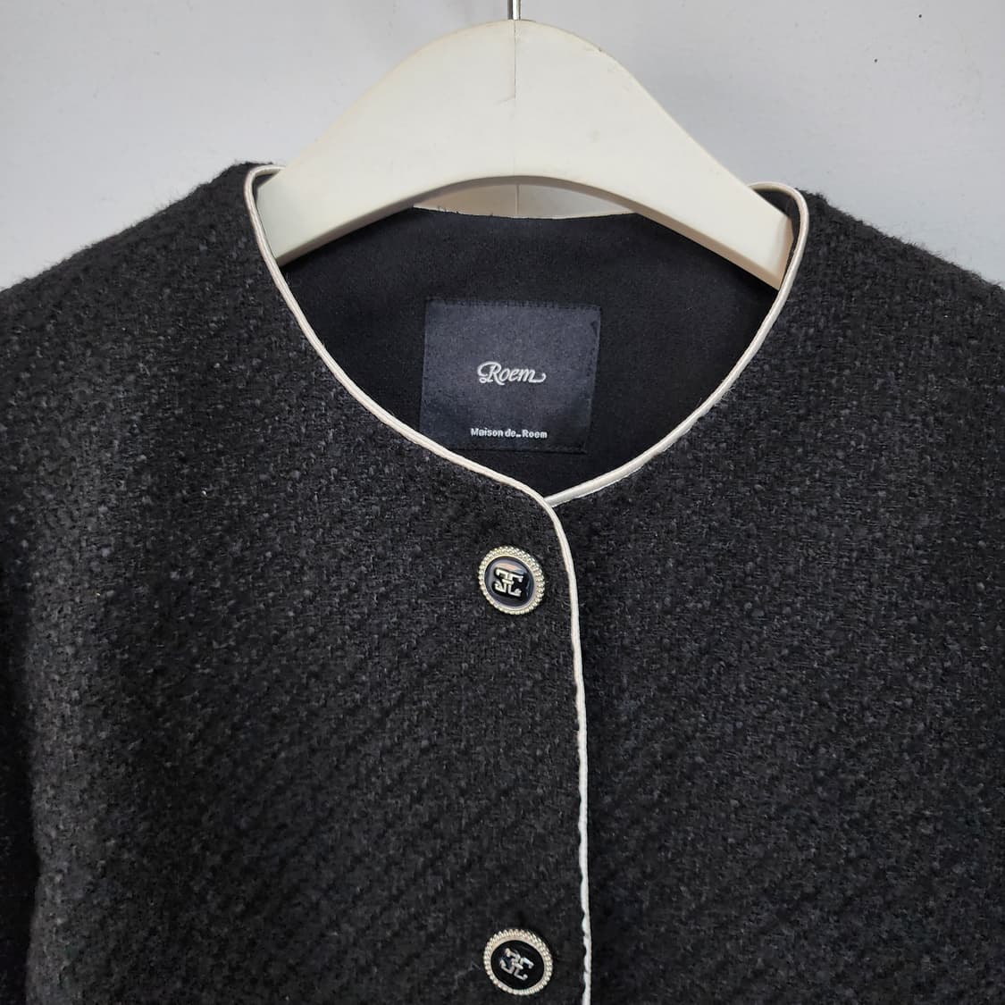 로엠 블랙 트위드 노카라 자켓 상품이미지2